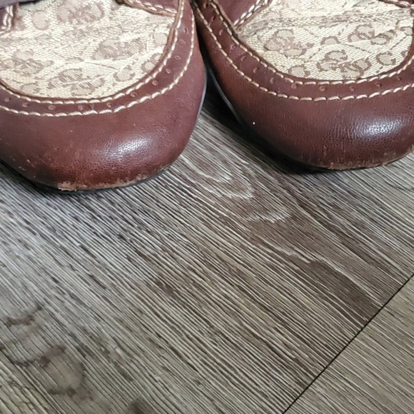 Guess Signature Sneakers - Picture 3 of 8